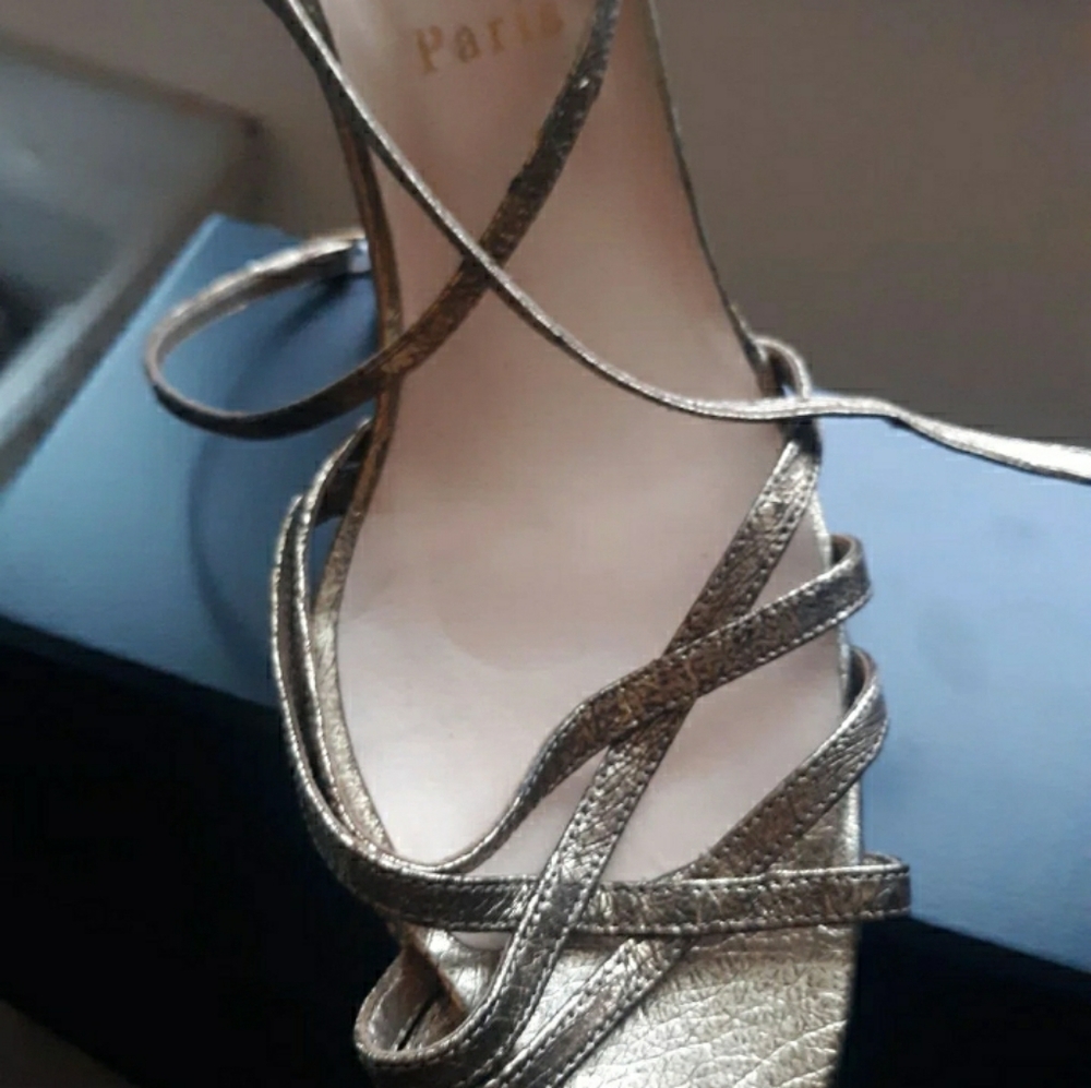 Like new christian louboutin heels - Picture 4 of 10